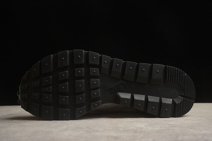 SACAI X NIKE LDVAPORWAFFLE MIX LOW WHITE DR5209-100