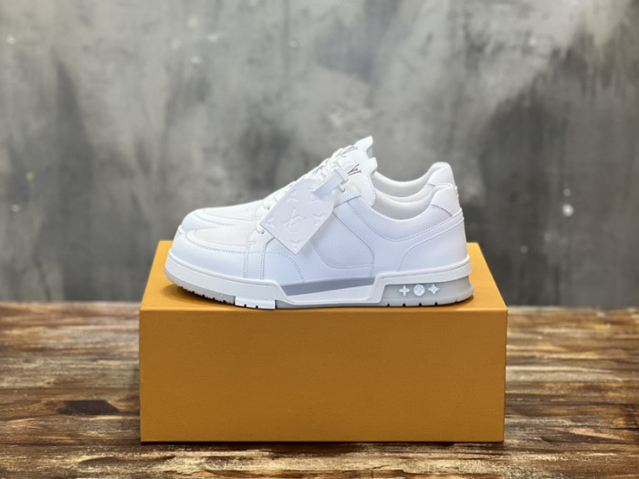 LV SNEAKER LV-000539