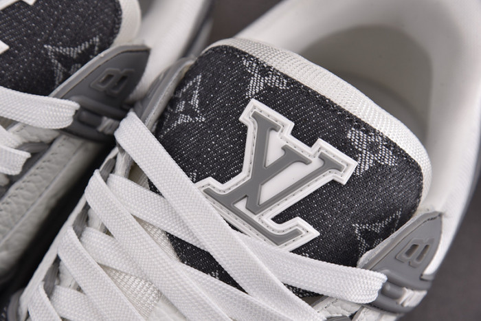 LV TRAINER SNEAKER LV-000576