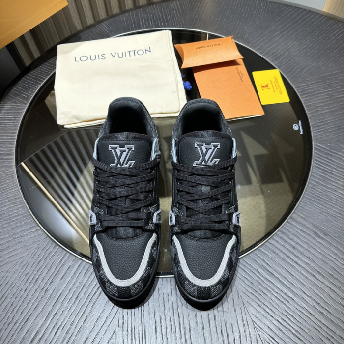 LV TRAINER SNEAKER LV-000574