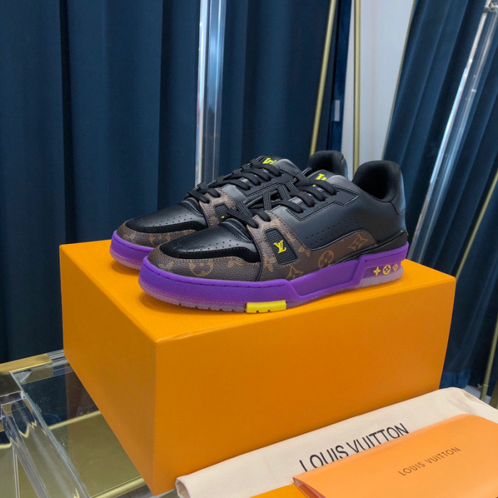 LV SNEAKER LV-000315