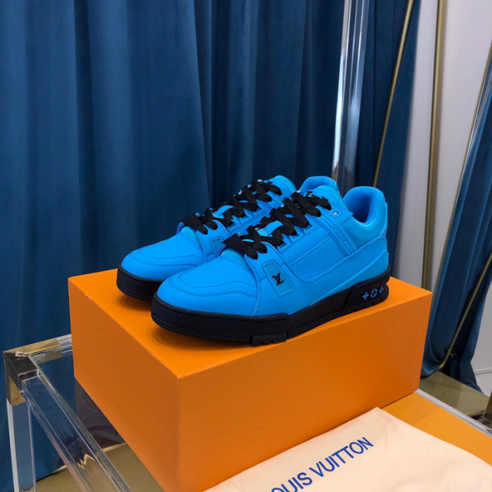LV SNEAKER LV-000317
