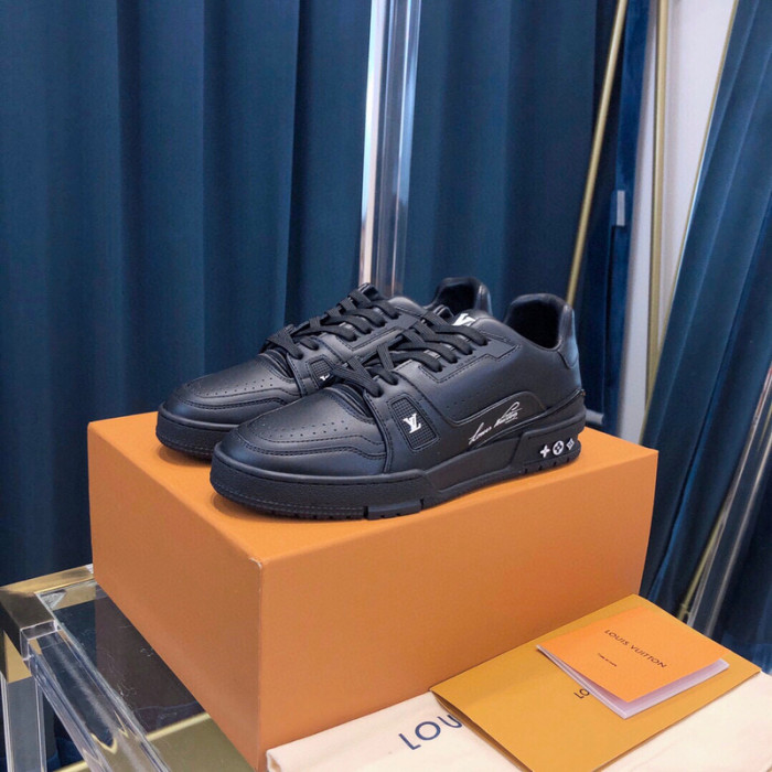 LV SNEAKER LV-000321
