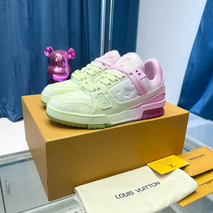 LV SNEAKER LV-000415