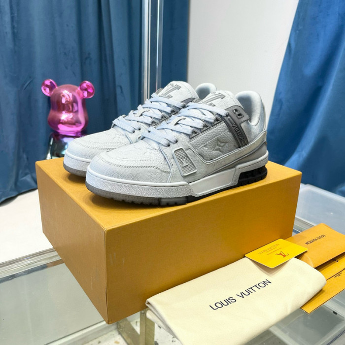 LV SNEAKER LV-000419