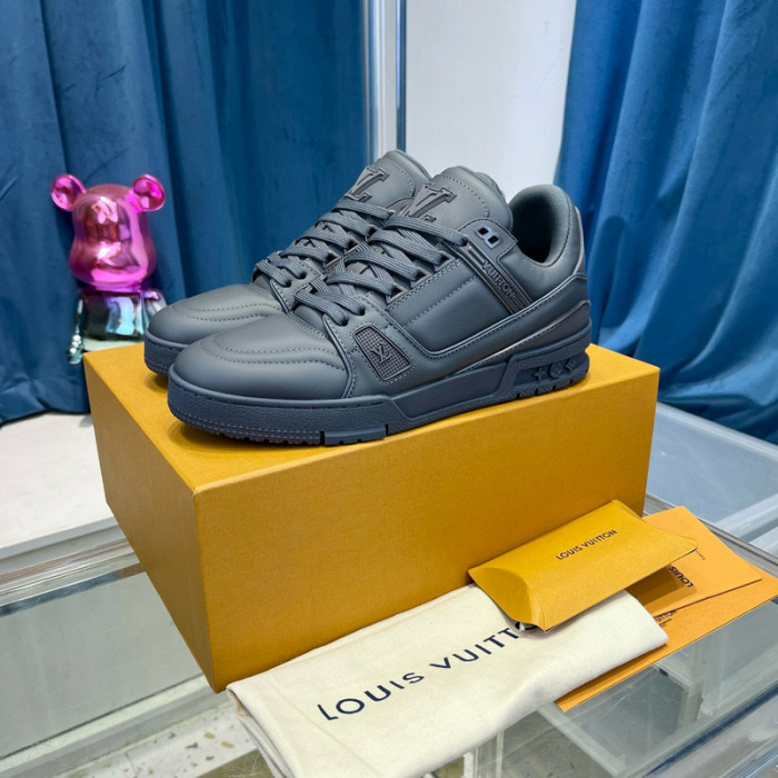 LV SNEAKER LV-000490