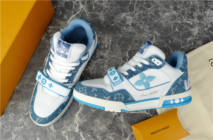 LV SNEAKER LV-000261