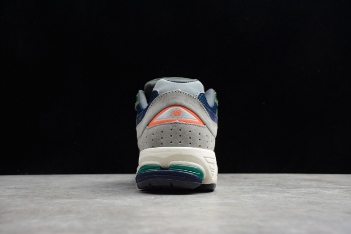 NEW BALANCE SNEAKER 005