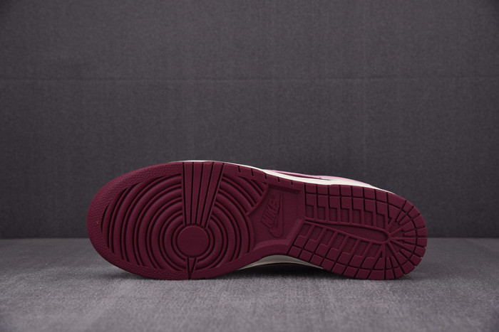 Nike Dunk Low "Valentine