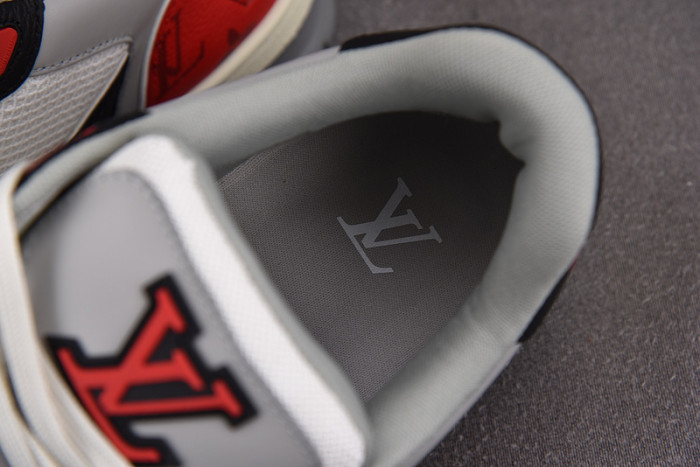 LV SNEAKER LV-000112