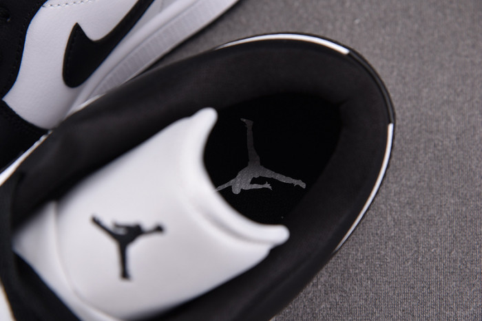 Air Jordan 1 Low “Panda” DC0774-101