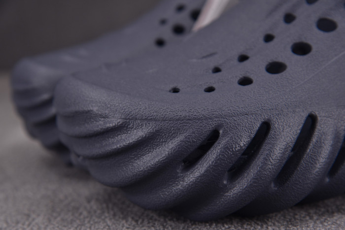 Cr*0*s x salehe bembury c00018