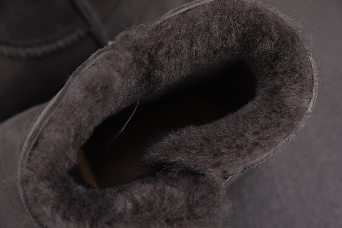 UGG Mini Bailey Button II