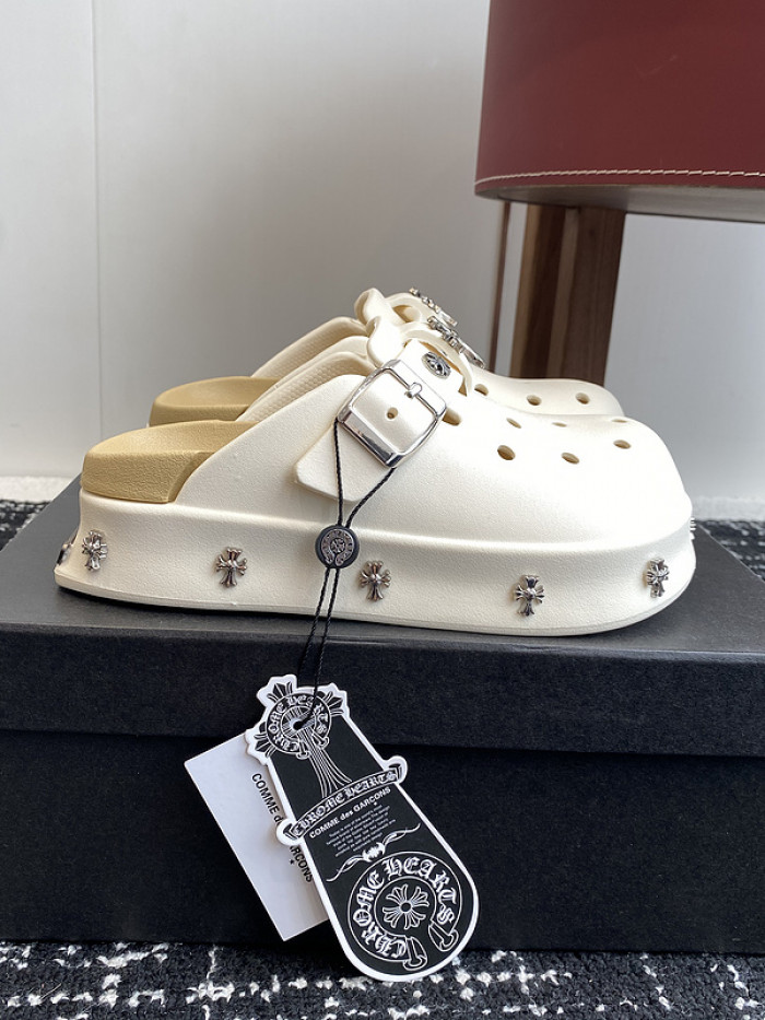 Ch*0me He**ts sandal