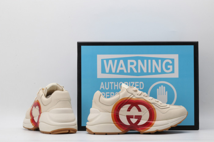 G*u*i* trainer sneaker5