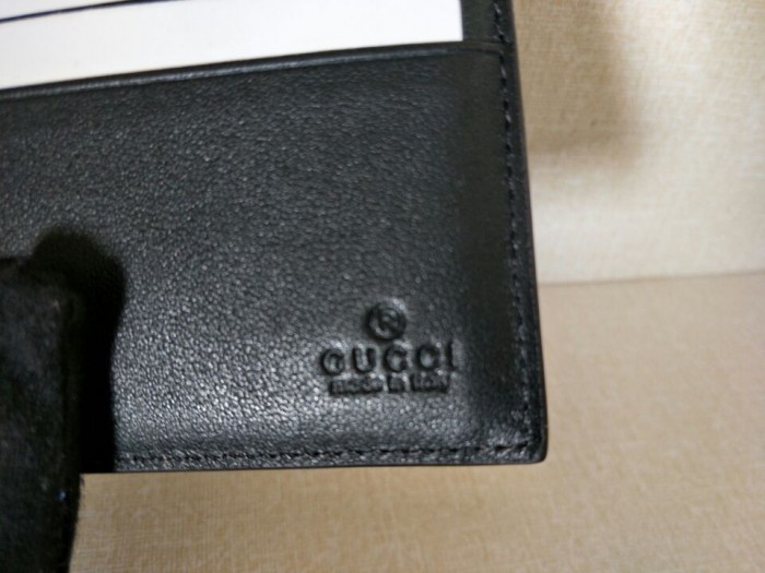 G*u*i with plaid bee wallet