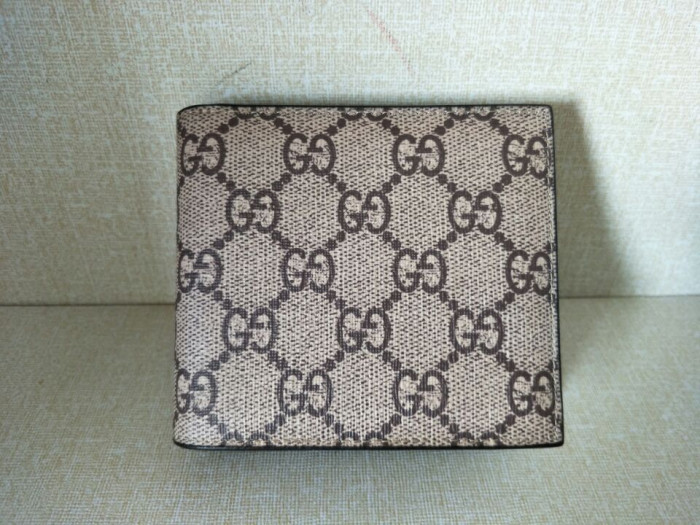 G*u*i with plaid bee wallet