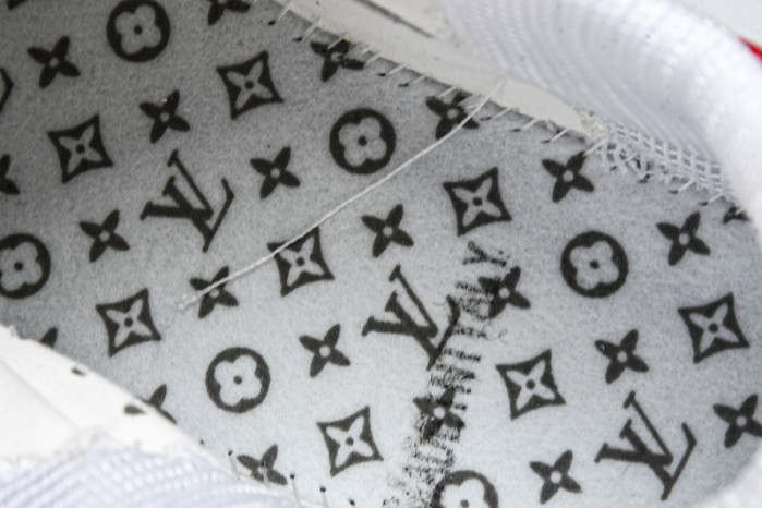 LV TRAINER SNEAKER