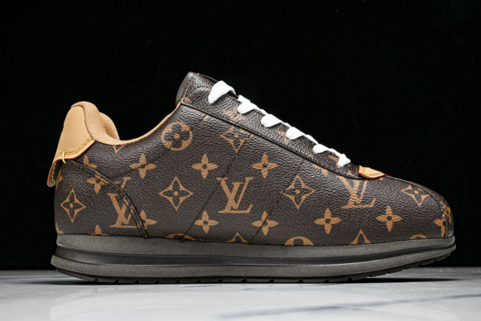 LV TRAINER SNEAKER