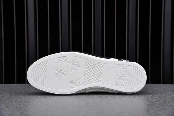 B23 Oblique High Top Sneakers T00480H052